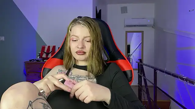 Mia Kamp online show from September 27, 1:49 pm