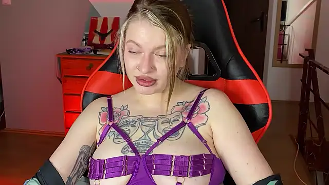 Mia Kamp online show from September 28, 6:02 pm