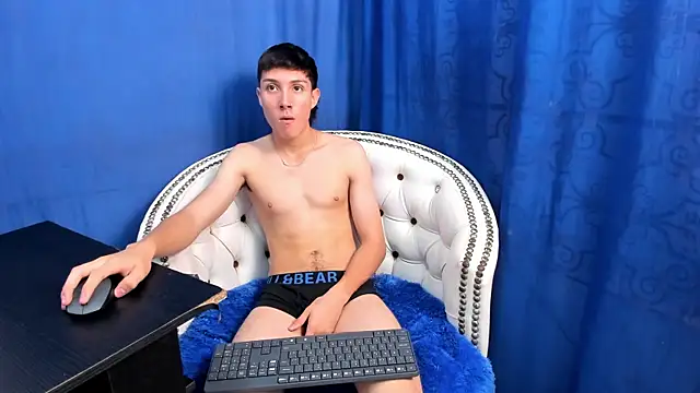 Snapshot of LittleDanny_ chatting on September 25, 2:10 pm LittleDanny  online show from September 25, 2:10 pm