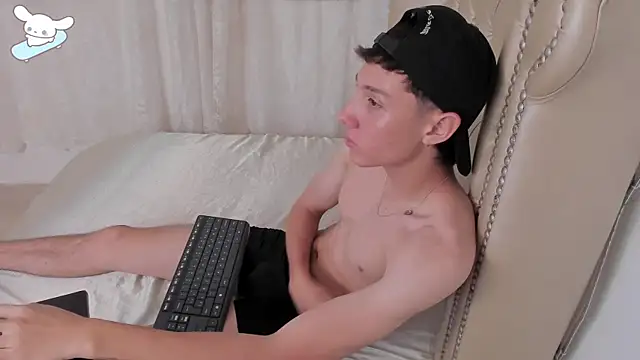 Snapshot of LittleDanny_ chatting on October 4, 3:54 pm LittleDanny  online show from October 4, 3:54 pm