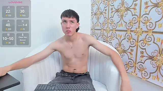 Snapshot of LittleDanny_ chatting on October 24, 5:53 pm LittleDanny  online show from October 24, 5:53 pm