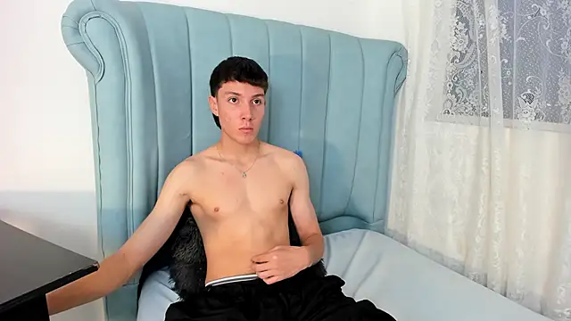 Snapshot of LittleDanny_ chatting on October 29, 2:52 pm LittleDanny  online show from October 29, 2:52 pm