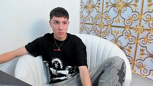 LittleDanny  online show from January 10, 8:10 pm