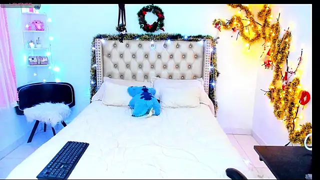 LenaStylesOA online show from December 21, 12:34 pm