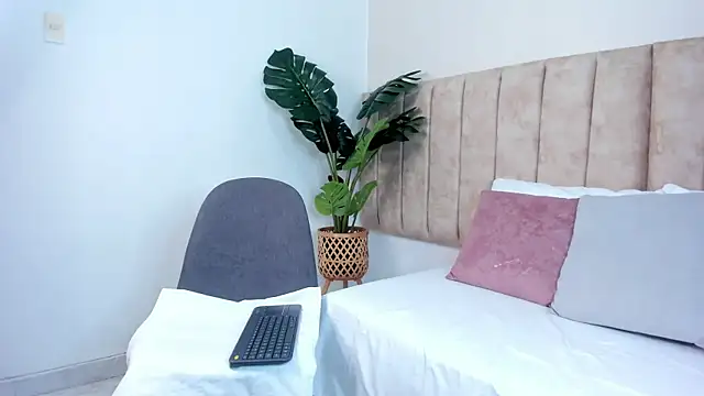 Snapshot of Karina_Harris chatting on October 2, 12:34 pm Karina Harris online show from October 2, 12:34 pm