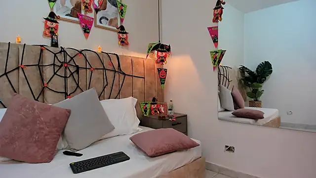 Snapshot of Karina_Harris chatting on October 27, 1:37 pm Karina Harris online show from October 27, 1:37 pm