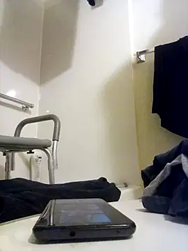 Snapshot of jizzyglizzy92 chatting on February 28, 1:23 pm jizzyglizzy92 online show from February 28, 1:23 pm