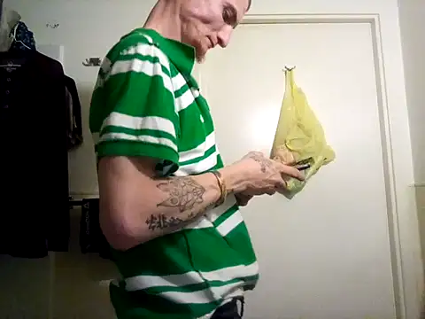 Snapshot of jizzyglizzy92 chatting on March 16, 1:33 am jizzyglizzy92 online show from March 16, 1:33 am