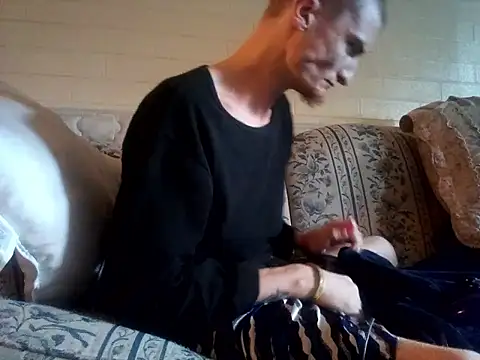 Snapshot of jizzyglizzy92 chatting on March 17, 4:21 pm jizzyglizzy92 online show from March 17, 4:21 pm