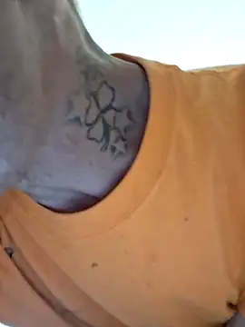 jizzyglizzy92 online show from July 20, 2:37 am