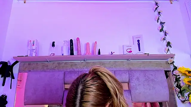 Natasha-Adams online show from July 30, 4:11 am