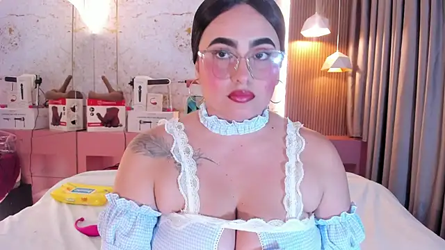 sofiiacarson online show from July 24, 7:45 pm