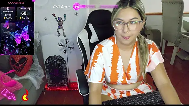 Snapshot of Sweetyummix chatting on October 24, 3:58 am Sweetyummix online show from October 24, 3:58 am