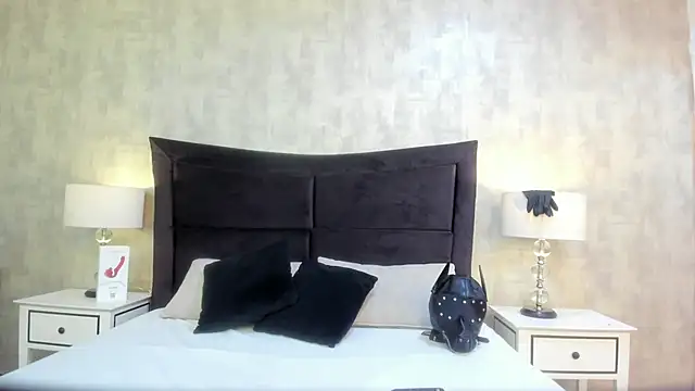 BarbaraLeython1 online show from October 19, 2:50 pm