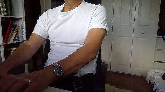 silvertongueduk1 online show from September 16, 2:07 pm