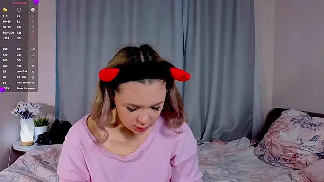 Snapshot of AliaBuerstatte chatting on December 1, 6:07 am AliaBuerstatte online show from December 1, 6:07 am