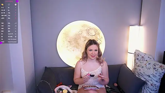 Snapshot of AliaBuerstatte chatting on December 15, 6:06 am AliaBuerstatte online show from December 15, 6:06 am