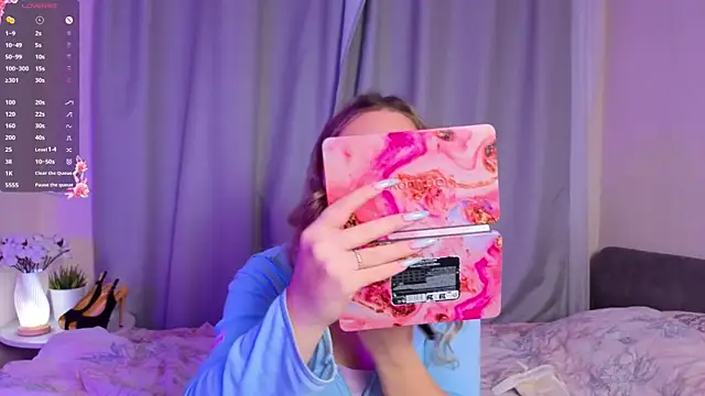 Snapshot of AliaBuerstatte chatting on December 19, 6:09 am AliaBuerstatte online show from December 19, 6:09 am