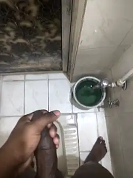 Snapshot of Leon_hot33 chatting on March 26, 10:15 pm Leon hot33 online show from March 26, 10:15 pm