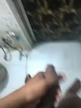 Snapshot of Leon_hot33 chatting on March 27, 10:48 am Leon hot33 online show from March 27, 10:48 am