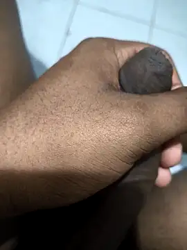 Snapshot of Leon_hot33 chatting on March 28, 5:01 pm Leon hot33 online show from March 28, 5:01 pm