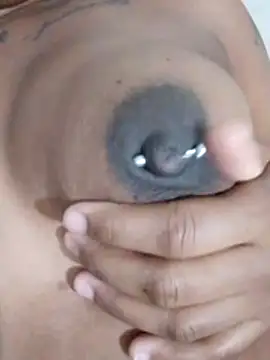 Snapshot of nessinha12 chatting on October 30, 7:43 am nessinha12 online show from October 30, 7:43 am