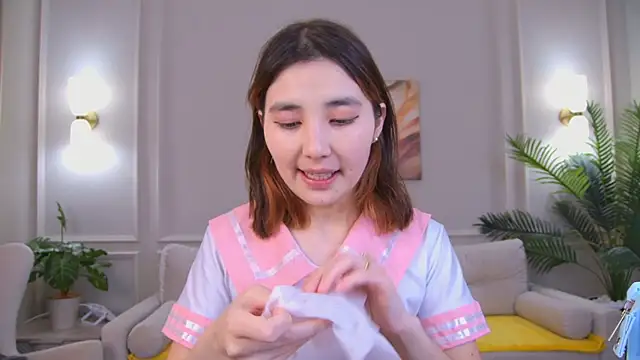 Sara  lu online show from September 15, 2:28 pm