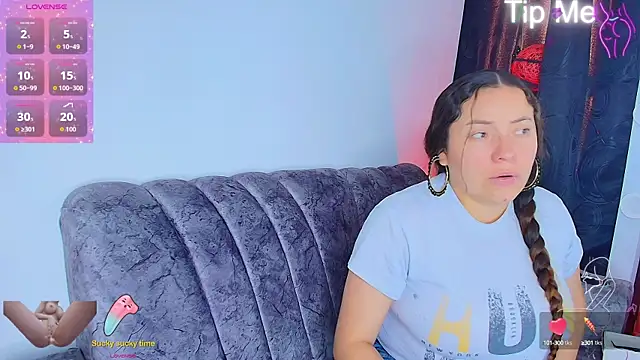 Snapshot of _honey12 chatting on October 22, 1:33 pm  honey12 online show from October 22, 1:33 pm