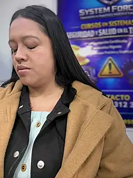Snapshot of -Mia1 chatting on April 17, 12:08 pm -Mia1 online show from April 17, 12:08 pm