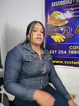 Snapshot of -Mia1 chatting on April 21, 12:44 pm -Mia1 online show from April 21, 12:44 pm