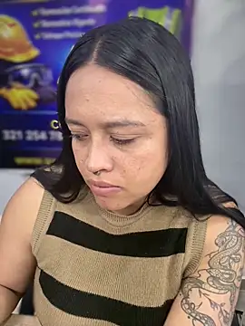 Snapshot of -Mia1 chatting on April 25, 1:41 pm -Mia1 online show from April 25, 1:41 pm