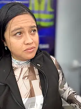 Snapshot of -Mia1 chatting on April 27, 1:20 pm -Mia1 online show from April 27, 1:20 pm