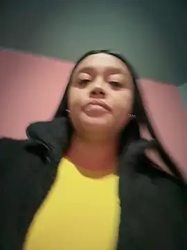 Snapshot of -Mia1 chatting on April 29, 12:09 pm -Mia1 online show from April 29, 12:09 pm