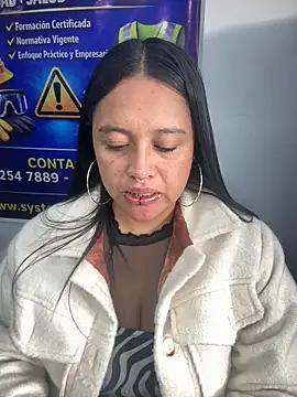 Snapshot of -Mia1 chatting on May 5, 12:24 pm -Mia1 online show from May 5, 12:24 pm
