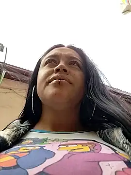Snapshot of -Mia1 chatting on May 11, 4:04 pm -Mia1 online show from May 11, 4:04 pm