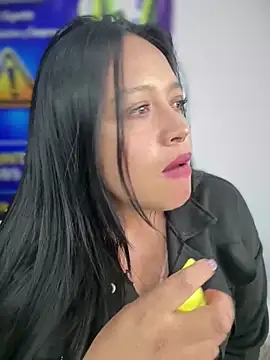 Snapshot of -Mia1 chatting on May 16, 1:21 pm -Mia1 online show from May 16, 1:21 pm
