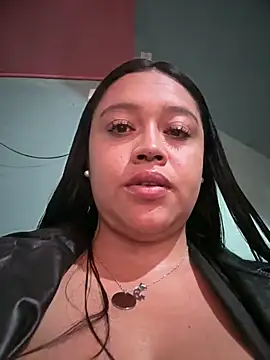 Snapshot of -Mia1 chatting on May 20, 12:11 pm -Mia1 online show from May 20, 12:11 pm