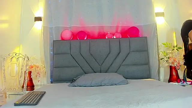 Snapshot of emma_ayala chatting on October 3, 7:11 pm emma ayala online show from October 3, 7:11 pm