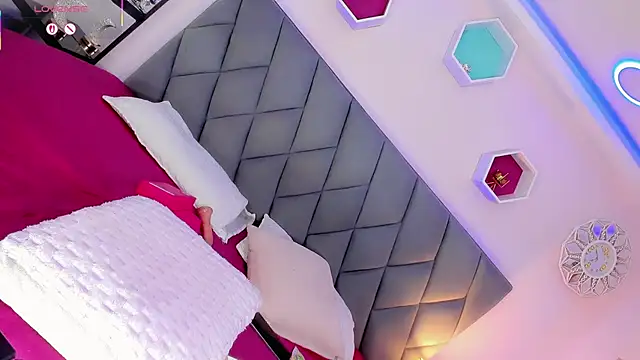 Amira Ember online show from February 6, 9:07 pm