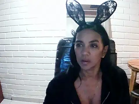 Snapshot of MiiaVelasquez chatting on October 16, 3:51 am MiiaVelasquez online show from October 16, 3:51 am