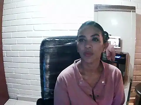 Snapshot of MiiaVelasquez chatting on October 17, 4:04 am MiiaVelasquez online show from October 17, 4:04 am