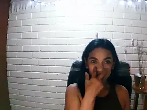 MiiaVelasquez online show from November 18, 3:56 am