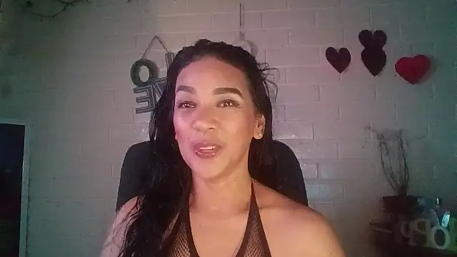 Snapshot of MiiaVelasquez chatting on April 4, 4:44 am MiiaVelasquez online show from April 4, 4:44 am