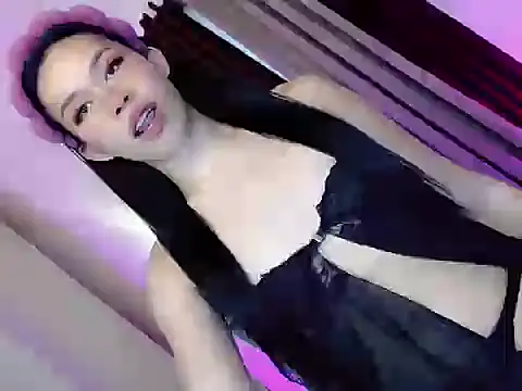 Snapshot of mysterious_flower101 chatting on November 25, 11:05 pm mysterious flower101 online show from November 25, 11:05 pm