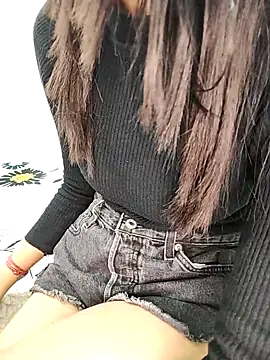 Vaani Sharma79 online show from February 15, 6:15 pm