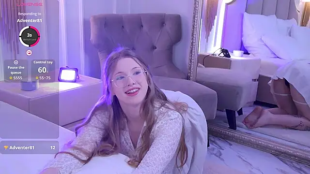 Snapshot of RemyLoon chatting on October 5, 9:29 am RemyLoon online show from October 5, 9:29 am