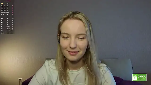 HongTomczak online show from June 14, 7:43 am