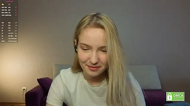 HongTomczak online show from June 18, 7:52 am