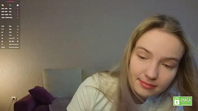 HongTomczak online show from August 4, 7:44 am