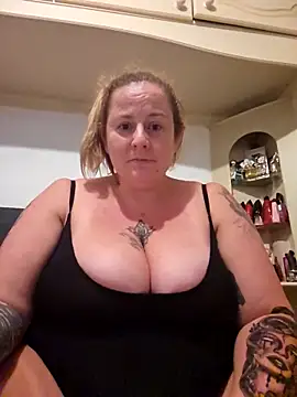 Snapshot of Biggtitz121 chatting on September 10, 7:36 pm Biggtitz121 online show from September 10, 7:36 pm